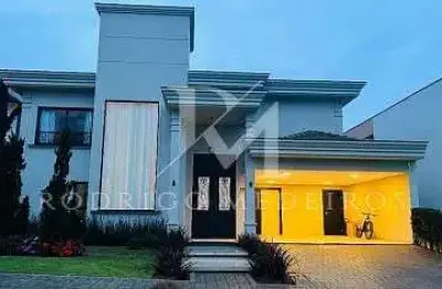 Casa em condomínio com piscina e 3 quartos na Pedra Branca, Palhoça