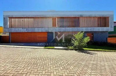 Casa de alto padrão com 5 dormitórios no Rio Tavares, Florianópolis