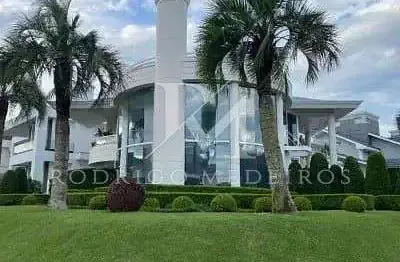 Casa com 5 suítes e piscina em Jurerê Internacional, Florianópolis