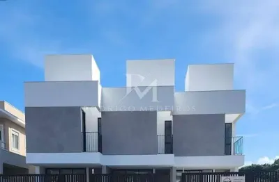 Casa geminada de alto padrão em condominio a 800m do mar na Cachoeira do Bom Jesus
