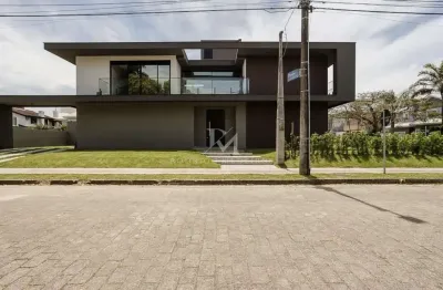 Casa nova com 4 suítes em Jurerê Internacional, Florianópolis