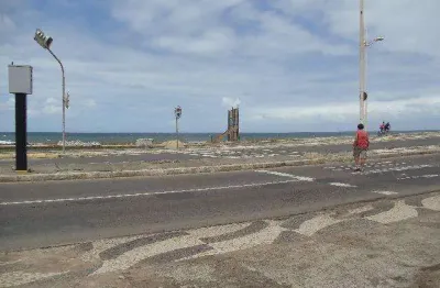 Terreno à venda na Avenida Octávio Mangabeira, 6297, Boca do Rio, Salvador