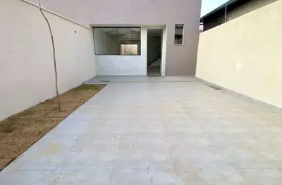 Casa individual - 3 qt. - 01 suíte - 04 vg. - r$ 705k