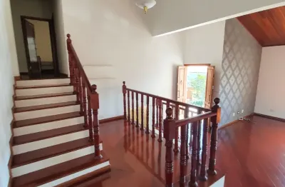 Casa em condomínio fechado com linda vista para a mata