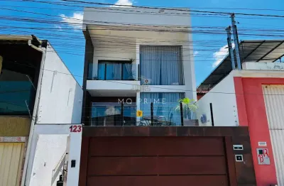 Casa com 3 quartos à venda no Centro, Contagem 