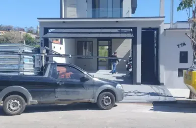 Sensacional sobrado com 3 suites, sala de cinema e piscina aquecida