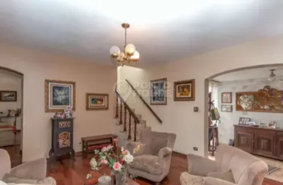 Sobrado à venda no jardim aeroporto com 170m², 3 quartos e 2 vagas.