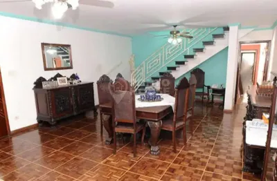 Sobrado á venda no bairro Campo Belo com 4 quartos, 1 suíte e 3 vagas