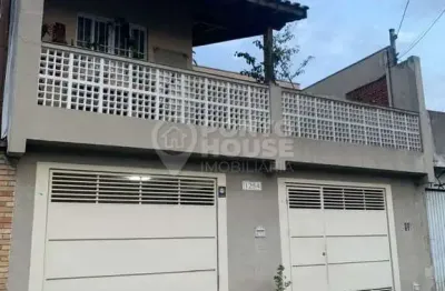 Sobrado de 82m² á venda na Vila Brasilina, com 3 dormitórios, 2 suítes e 2 vagas