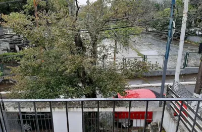 Sobrado à venda com 230m², 04 dormitórios, 01 suíte, edícula e 02 vagas