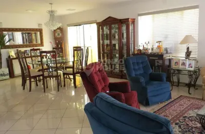 Casa à venda planalto paulista 4 dormitórios, 5 vagas, a 1,1 km do metrô aacd