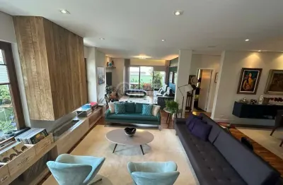 Casa à Venda no bairro Planalto Paulista, Condomínio 4 Suítes, 3 Vagas, Moderna