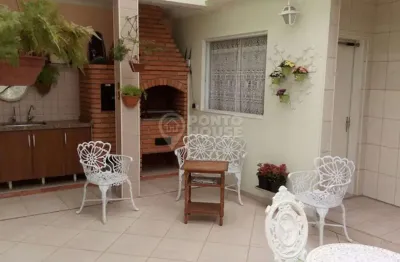 Sobrado 03 dormitórios, 2 suítes, 03 vagas, quintal e portão eletrônico