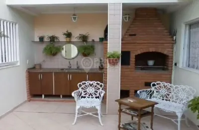 Sobrado 03 dormitórios, 2 suítes, 03 vagas, quintal e portão eletrônico