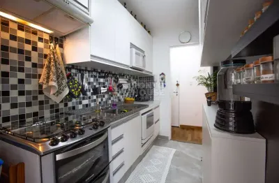 Apartamento à venda com 2 quartos (1 suíte), 2 banheiros e 1 vaga na saúde