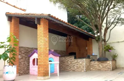 Casa assobradada de 229m² com 3 dormitórios , 1 suite , churrasqueira , quintal