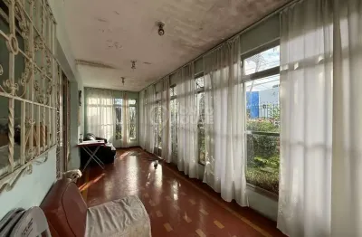 Casa térrea  terreno 12x27  com 2 dorm quintal edícula 3 vagas vila monumento