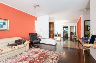 Sobrado de 443 m2, com 04 suites, 05 vagas, elevador, quintal em vila gumercindo