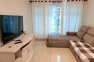 Sobrado á venda jardim aeroporto de 180m², 3 dormitórios e 2 vagas de garagem