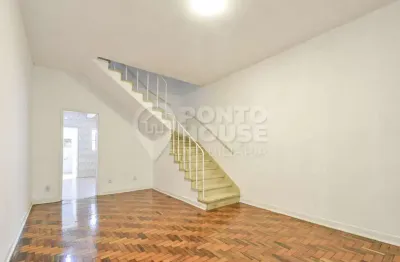 Sobrado para venda na Saúde 2 dormitórios 3 banheiros, Quintal e 1 vaga coberta