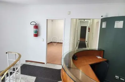 Sobrado comercial para alugar com 12 salas e 5 vagas em Indianópolis - SP