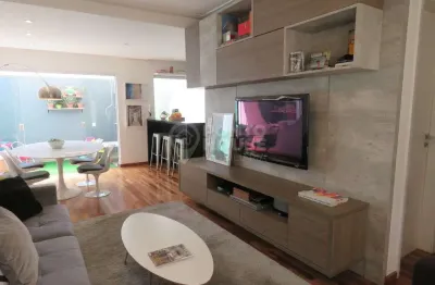 Casa à venda em condomínio bairro vila gumercindo de 2 dormitórios e 2 vagas