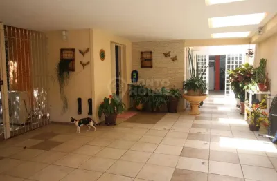 Sobrado à venda no bairro jardim aeroporto de 3 dormitórios, 3 suites e 2 vagas