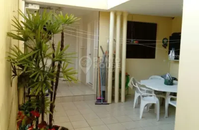 Sobrado à venda, jardim aeroporto, 3 dormitórios, 1 suíte, edícula, quintal e 2 vagas