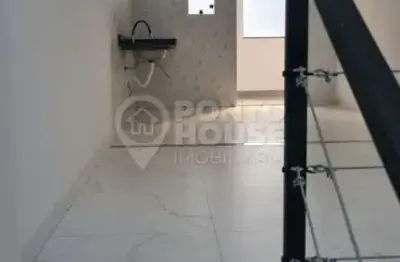 Sobrado à venda com 3 suites, 2 vagas e quintal próximo ao Metrô Praça da Árvore