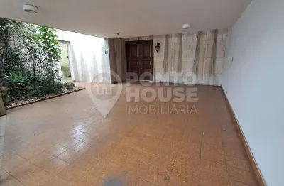 Casa à venda em Mirandópolis, 3 dormitórios, 4 vagas, 800 metros da Praça Árvore