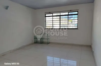 Casa térrea à venda, 4 dormitórios e 2 vagas, a 300m do metrô praça da árvore