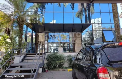 Prédio comercial para locação, 1.250m², com 10 salas, piscina aquecida, 25 vagas