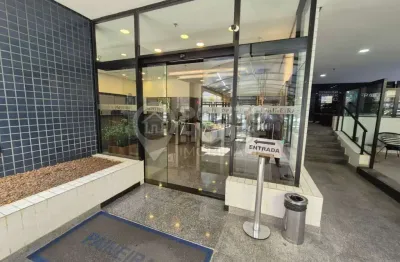 Conjunto comercial mobiliado para locação com 3 salas, 2 vagas, próximo ao metrô