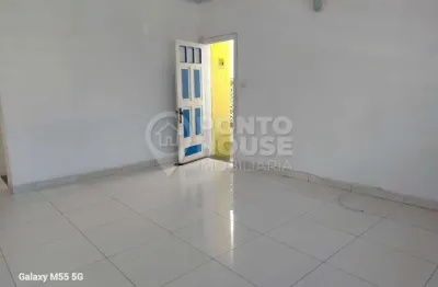 Casa térrea à venda e locação, 4 dormitórios e 2 vagas, a 300 metros do metrô