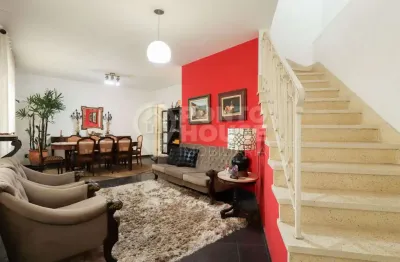 Sobrado à venda com 3 dormitórios, quintal e 2 vagas em Vila Mariana