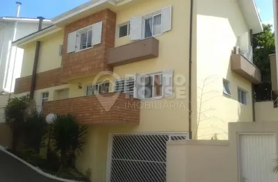 Sobrado em condomínio no Brooklin, 355 m²,4 suítes e 3 vagas, próximo ao metrô