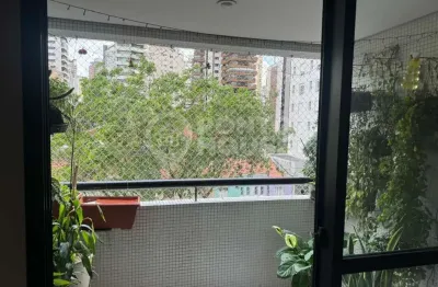 Apartamento à venda na Aclimação, 3 dormitórios e 2 vagas, próximo ao metrô