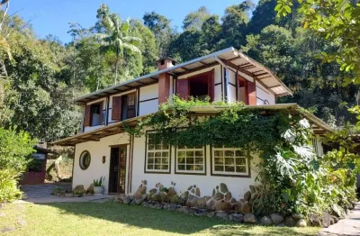 Casa com 8 dormitórios à venda, 327 m² por r$ 665.000,00 - albuquerque - teresópolis/rj