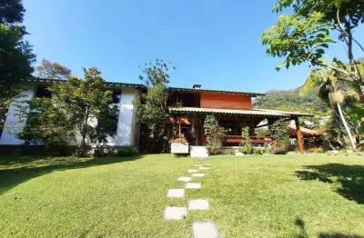 Casa com 5 dormitórios à venda, 218 m² por r$ 1.850.000,00 - iucas - teresópolis/rj