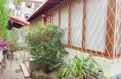 Casa  com 3 dormitórios á venda, 147,23 m² por r$ 820.000,00 - várzea - teresópolis/rj