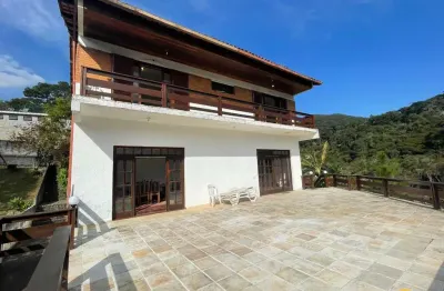 Casa espaçosa em condomínio com lazer completo em teresópolis-rj: 4 quartos, 1 suíte, 2 salas, 5 banheiros, 2 vagas - 330m²