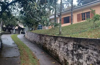 Casa à venda no meudon - teresópolis/rj: 2 quartos, 5 vagas de garagem e muito mais!