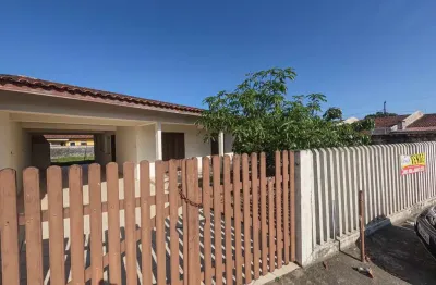 Casa com amplo terreno, localizado em região de moradores.