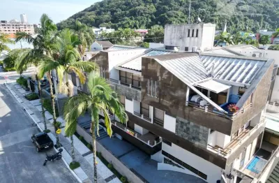 Cobertura duplex a poucos metros da praia em caiobá