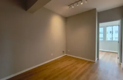 Apartamento 2 dormitórios no centro de florianópolis - reformado