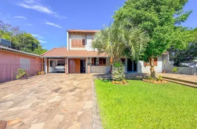 Sobrado com amplo pátio e 4 dormitórios no bairro nossa senhora das graças - canoas.