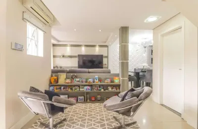 Sobrado com 3 dormitórios e piscina, moinhos de vento, canoas.