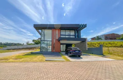 Luxuosa casa em condomínio fechado- reservas do lago.