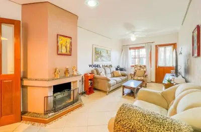 Sobrado semimobiliado com churrasqueira e lareira no bairro igara