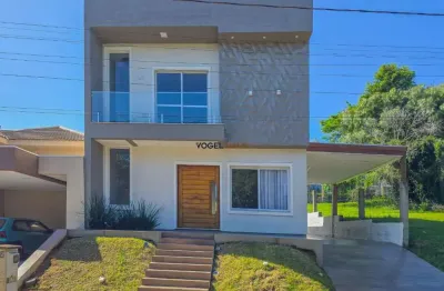 Casa ampla em excelente condomínio fechado em gravataí, na luigi lucchese, loteamento jardim timbaúva, com pátio de quase 200m² e 150m² de área construída.